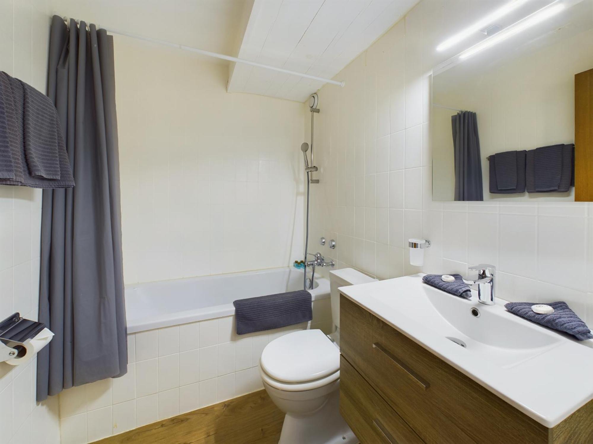 Alpine Retreat 4 Person Apartment Near Zermatt With Parking! 태쉬 외부 사진