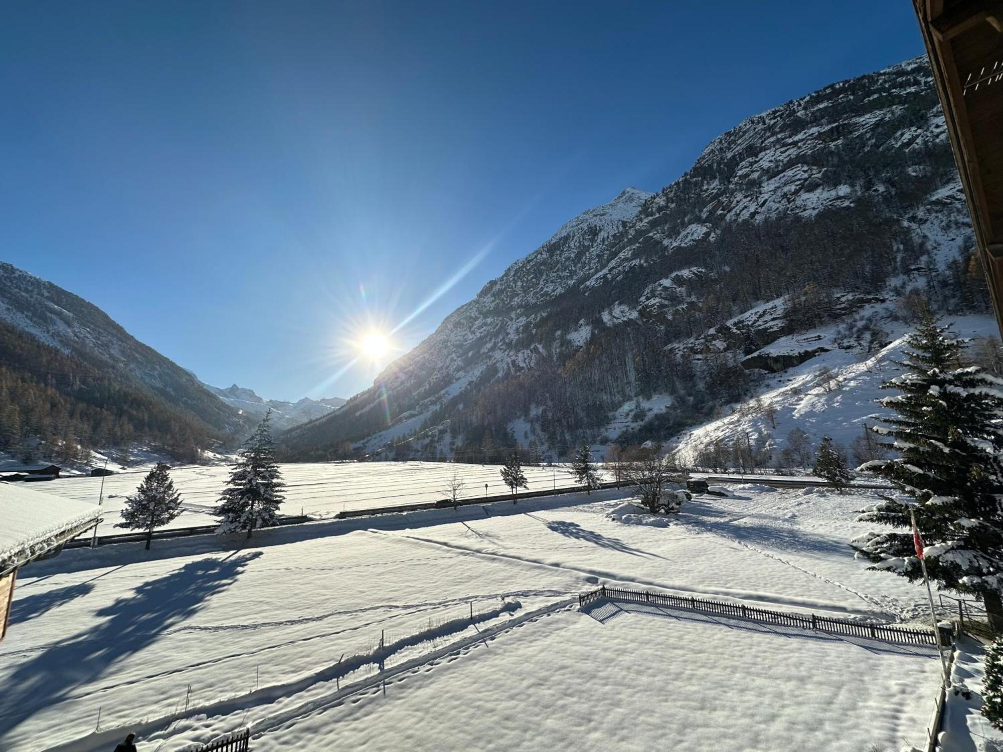 Alpine Retreat 4 Person Apartment Near Zermatt With Parking! 태쉬 외부 사진
